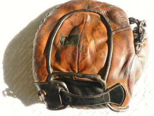 Wright & Ditson Basemitt Back